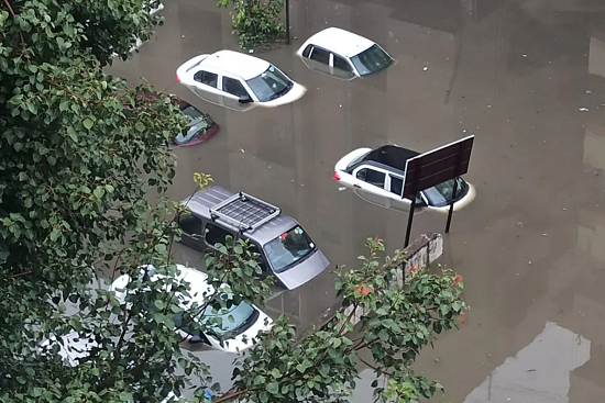 |印度南部海德拉巴市暴雨成灾 致11人死亡