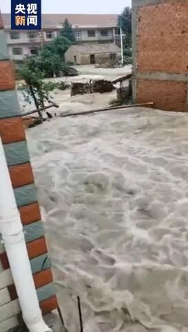 |湖北省黄梅县桂坝村考田河发生漫堤险情 有村民被困