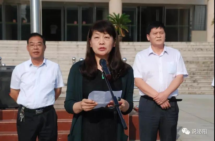 郑州大学招生办公室主任徐丽丽带队来到泌阳一高,她对本次活动的情况