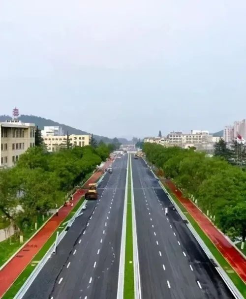 近年来,登封市以高度的为民情怀砥砺前行,着力让城市道路畅起来城市