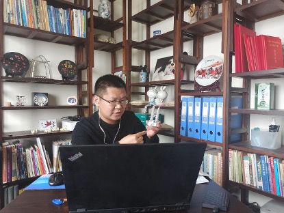 云课堂：一堂直播课如何诞生？教师精心备课，护航“云课堂”