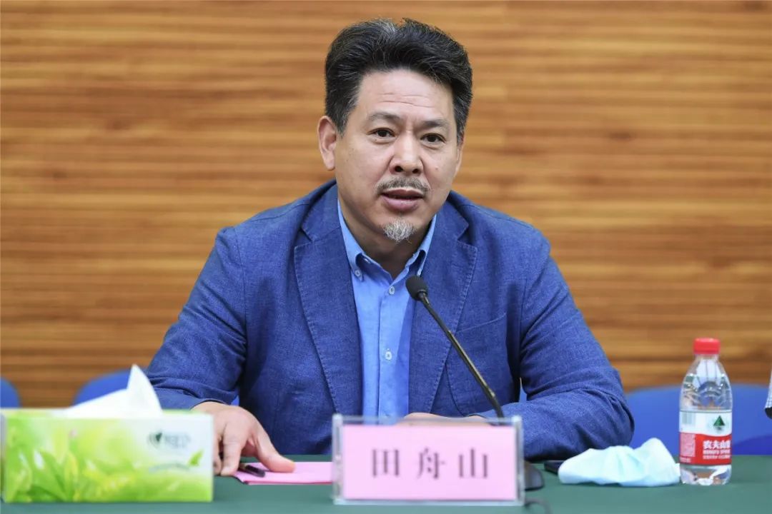 院党委书记,院长张建功致辞