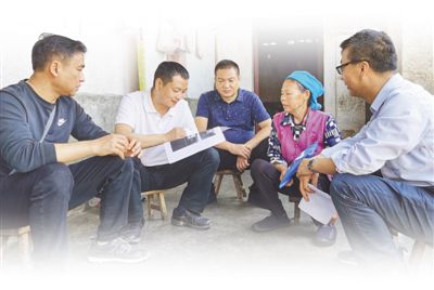 |蹲点监督，到群众身边解决问题（深度关注·扶贫一线看执纪①）