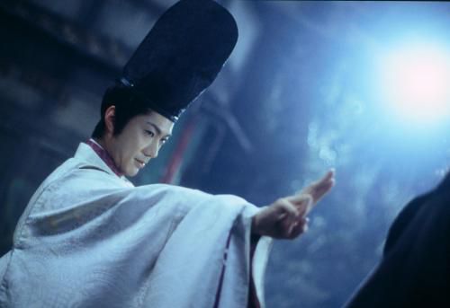 2001年上映的日本电影《阴阳师》剧照。