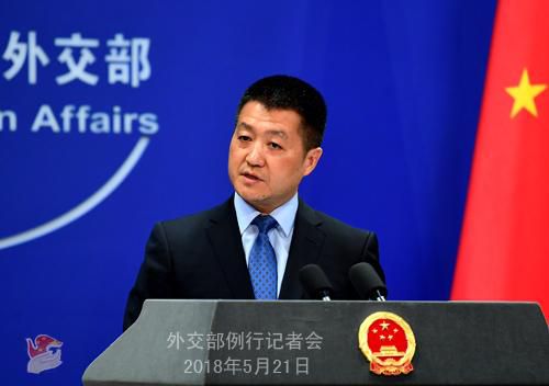 外交部就轰6K起降南海岛礁、中美经贸摩擦等