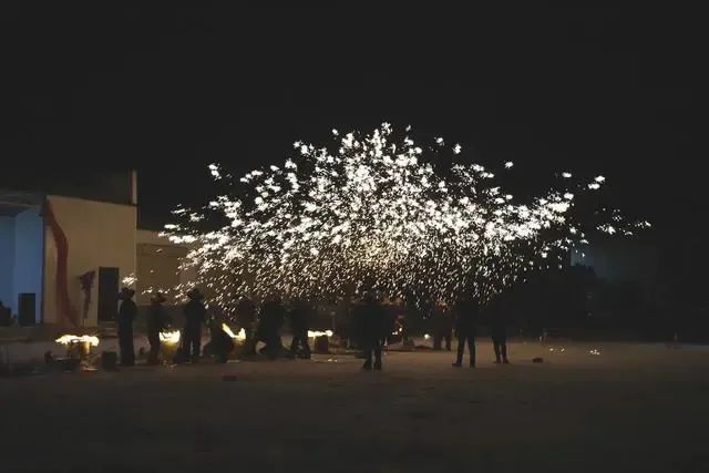 行走河南·读懂中国丨宝丰:“铁花”献祥瑞 喜迎幸福年