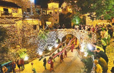 |“夜经济”点亮山沟沟（畅通国内国际双循环 ①）