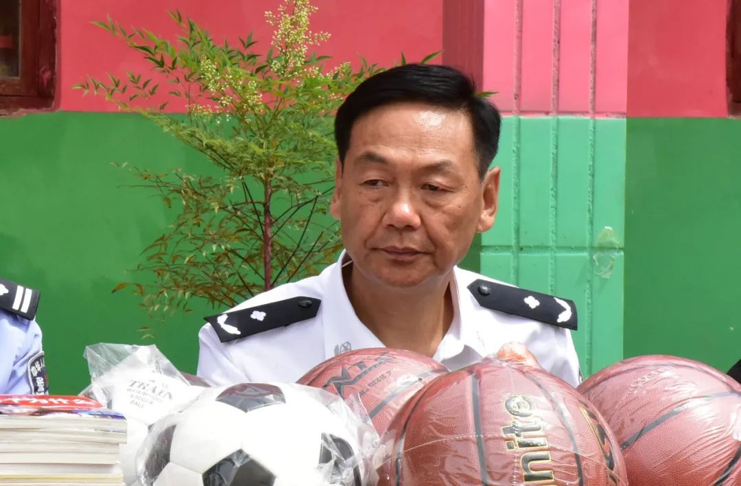 志愿者服务河南省豫东监狱帮扶慰问情暖童心法进校园爱助成长