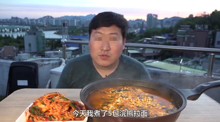 大胃王|自伤身体又浪费食物，“大胃王”式直播到底示范了什么？！