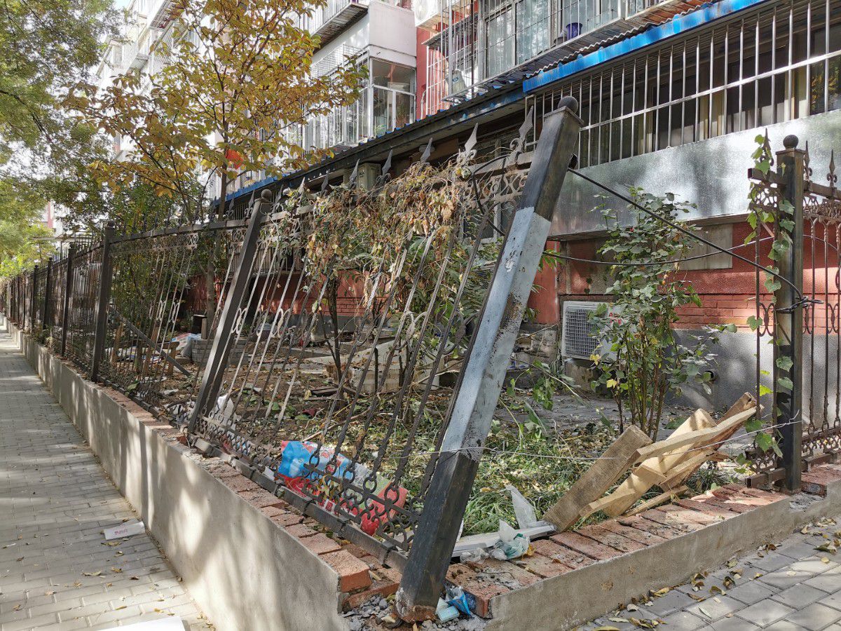 |多年私搭乱建导致邻里矛盾停车困难，北京蒲安里小区老难题怎么破？