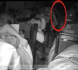 珍珠珠宝大盗跨省销赃巧遇失主 逃进派出所对面公寓