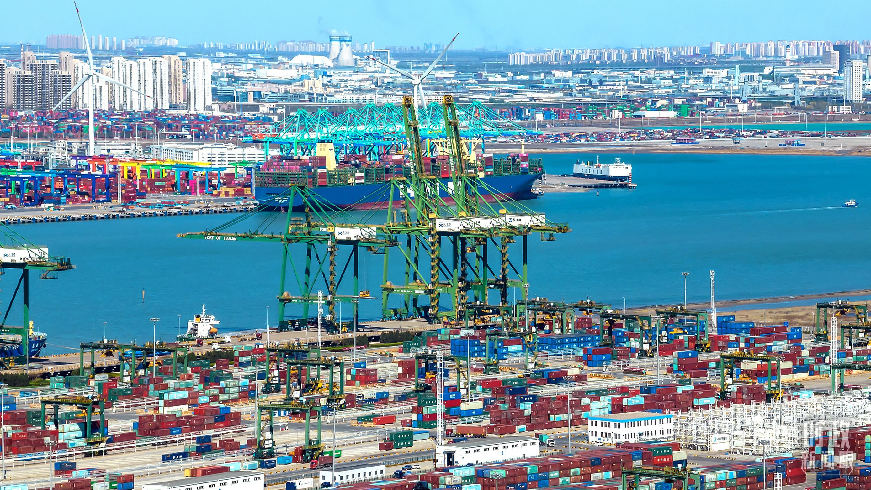 俯瞰天津港.