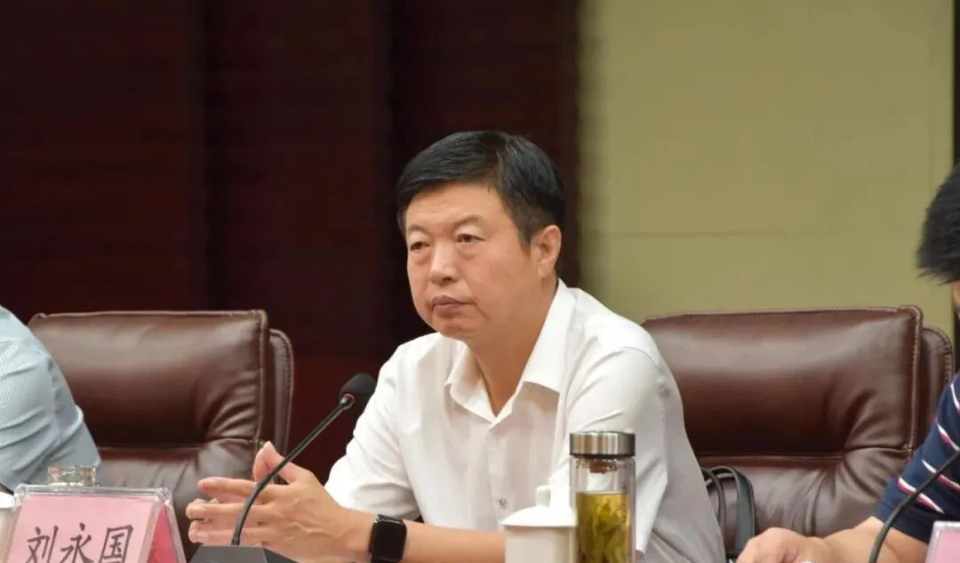 安排,对全县政法队伍教育整顿先进集体,政法英模和先进个人进行了表彰