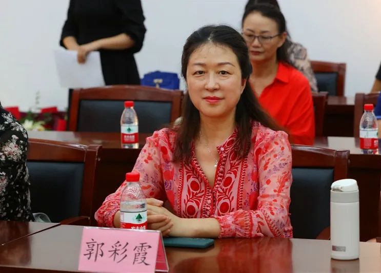 郑州外国语学校第二届荣休座谈会温情送别退休教师