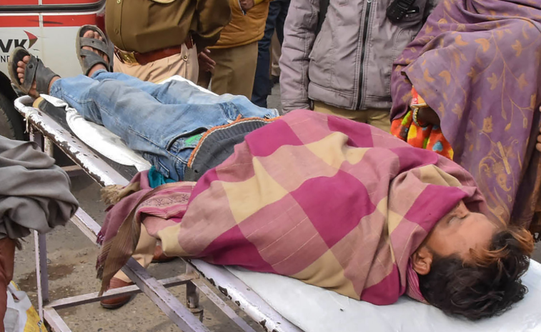 国际社会|印度假酒事件已致104人死亡 十余年间假酒为何屡禁不止？