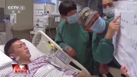 |心疼！被洪水卷走负伤战士呼吸道有浮萍草