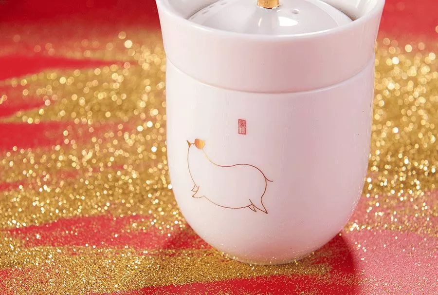 选用德国进口12%纯金含量贺利氏金水,颜色高贵而不张扬清新脱俗采用