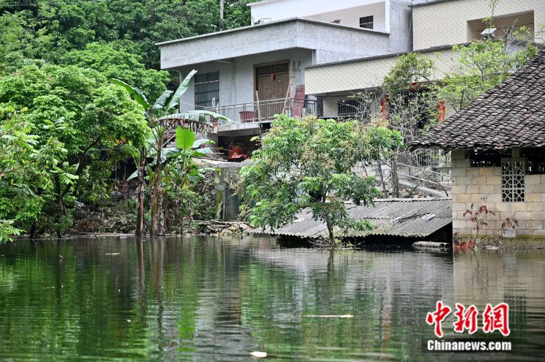 『』怪事！明明最近没下雨，广西这小山村咋被大水淹了？