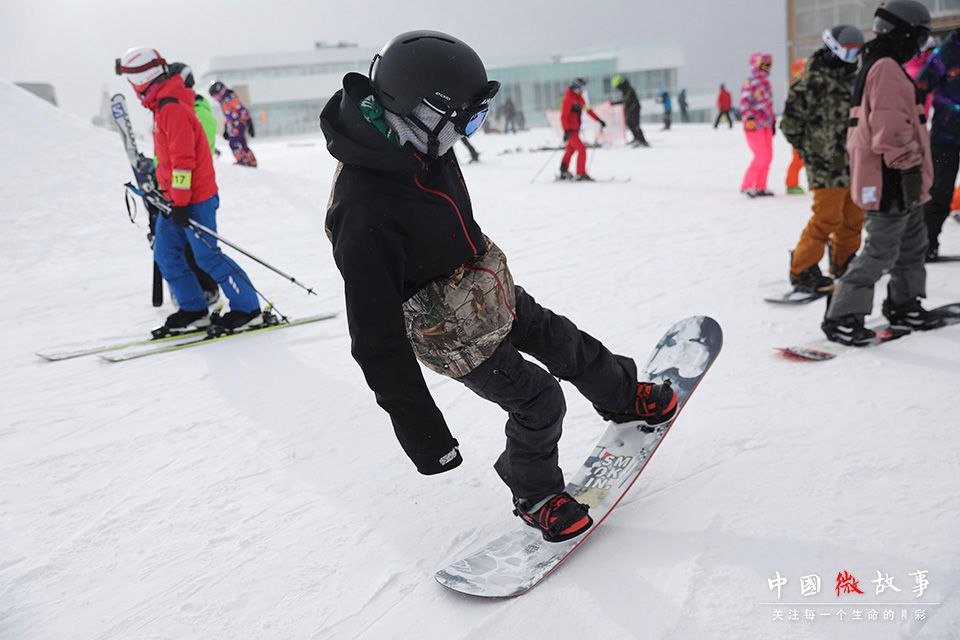 接觸滑雪的時間更長，子雲掌握瞭更多的高難度動作。