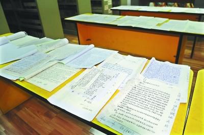 部分家长回信被学校整理保存 长江日报记者彭年 摄