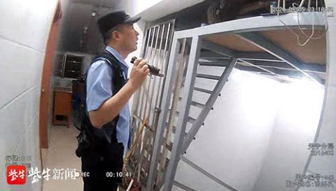 法制|为了找到割腕男子，民警深夜挨家挨户敲门