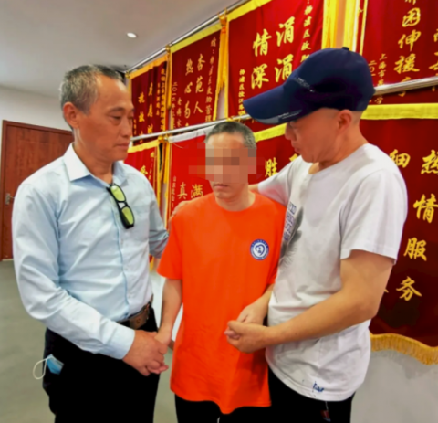 大学＂高材生＂上海街头流浪十年返乡 同学:曾是村里希望