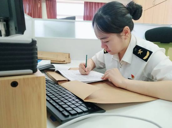 「毛艺」“90后”姑娘守护国门勇担当