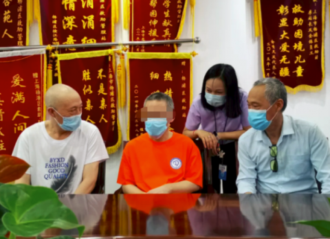 大学＂高材生＂上海街头流浪十年返乡 同学:曾是村里希望