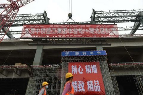 丰台火车站|最后一根钢梁就位！丰台站一期北区主体结构封顶