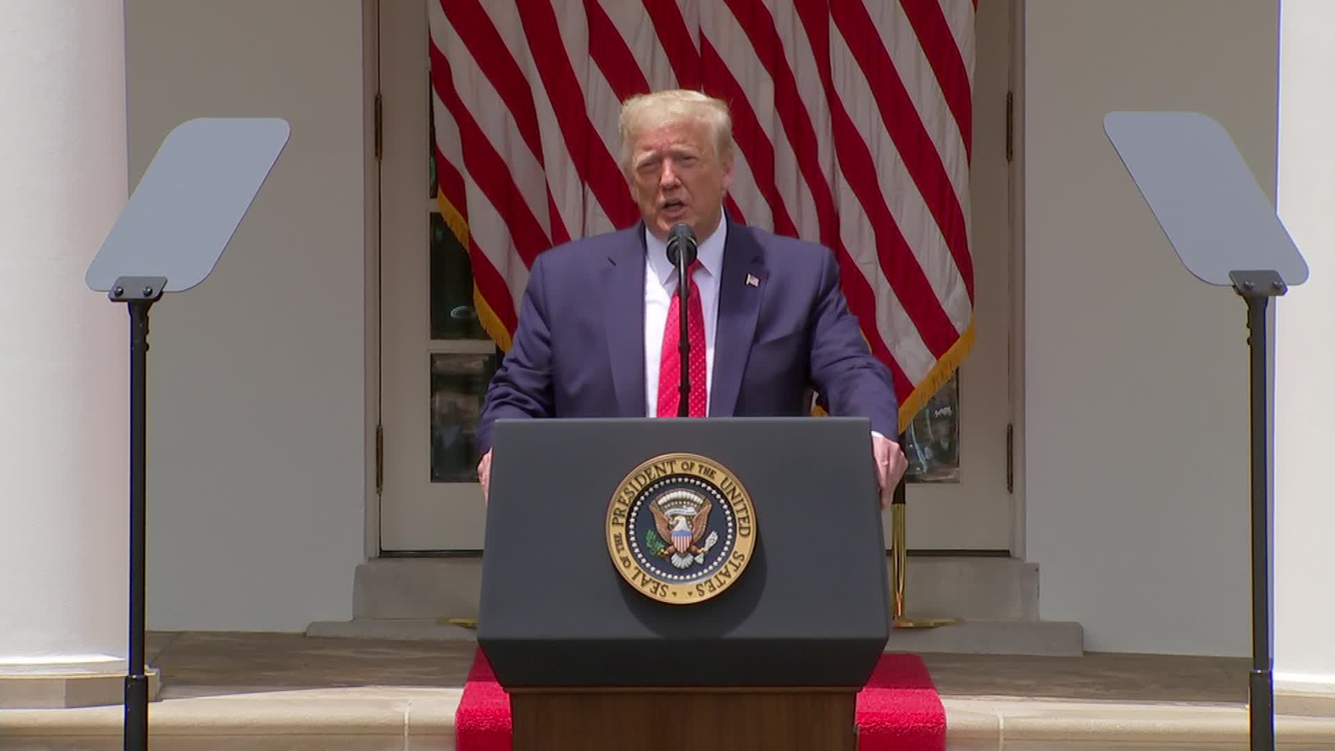 特朗普特朗普签署警方执法行政令，执法人员可在极端紧急情况下使用锁喉