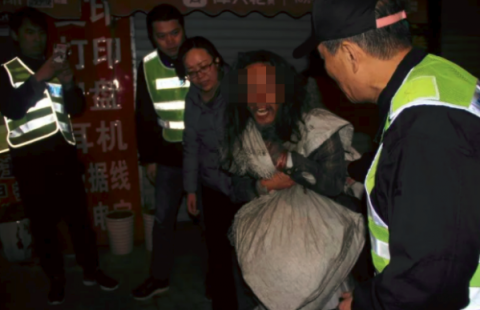 大学＂高材生＂上海街头流浪十年返乡 同学:曾是村里希望