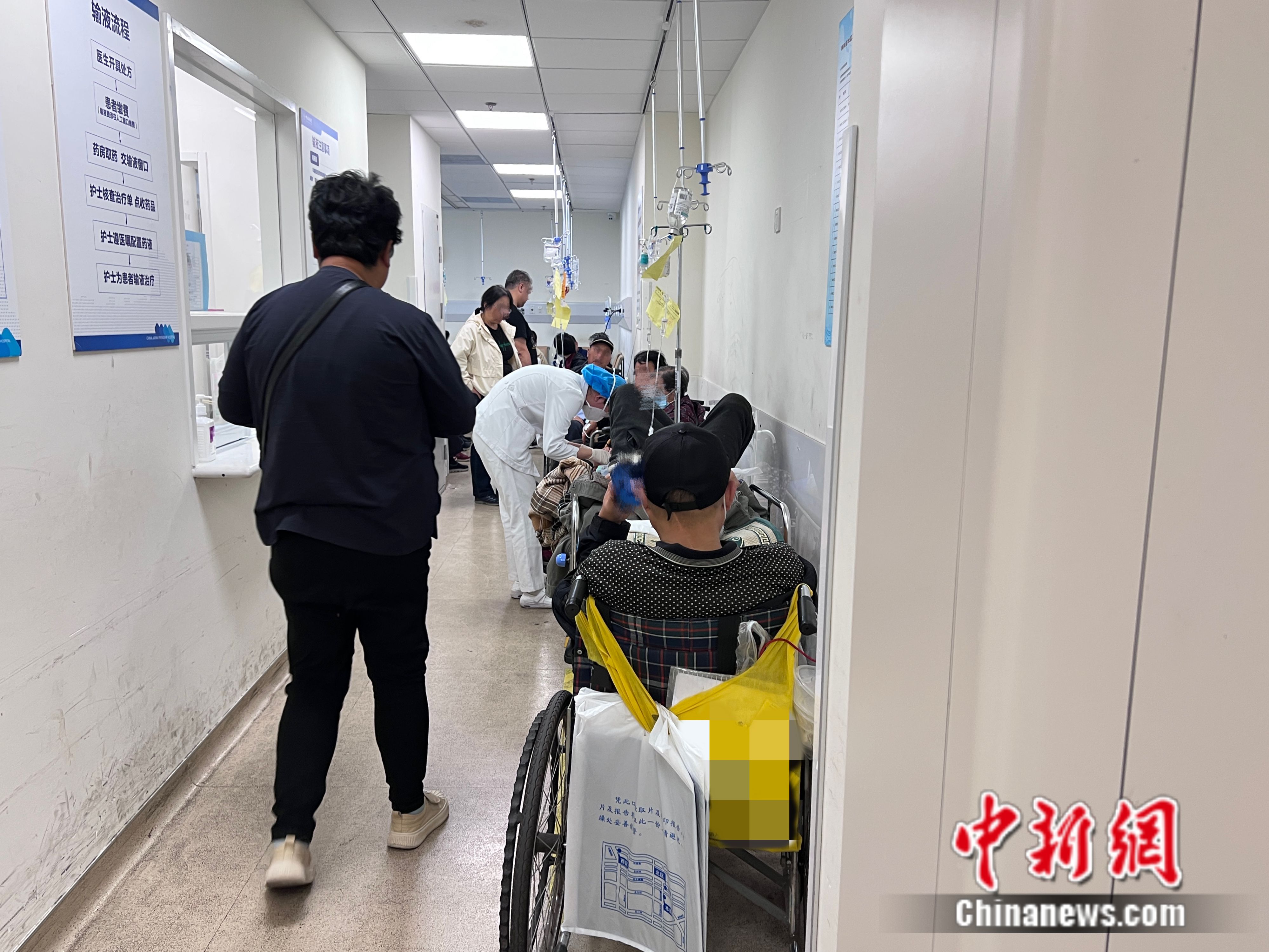 中日友好医院急诊输液处。邵萌 摄