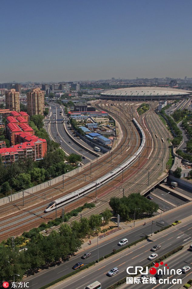 长编组复兴号今日首发 为党的生日献礼(组图