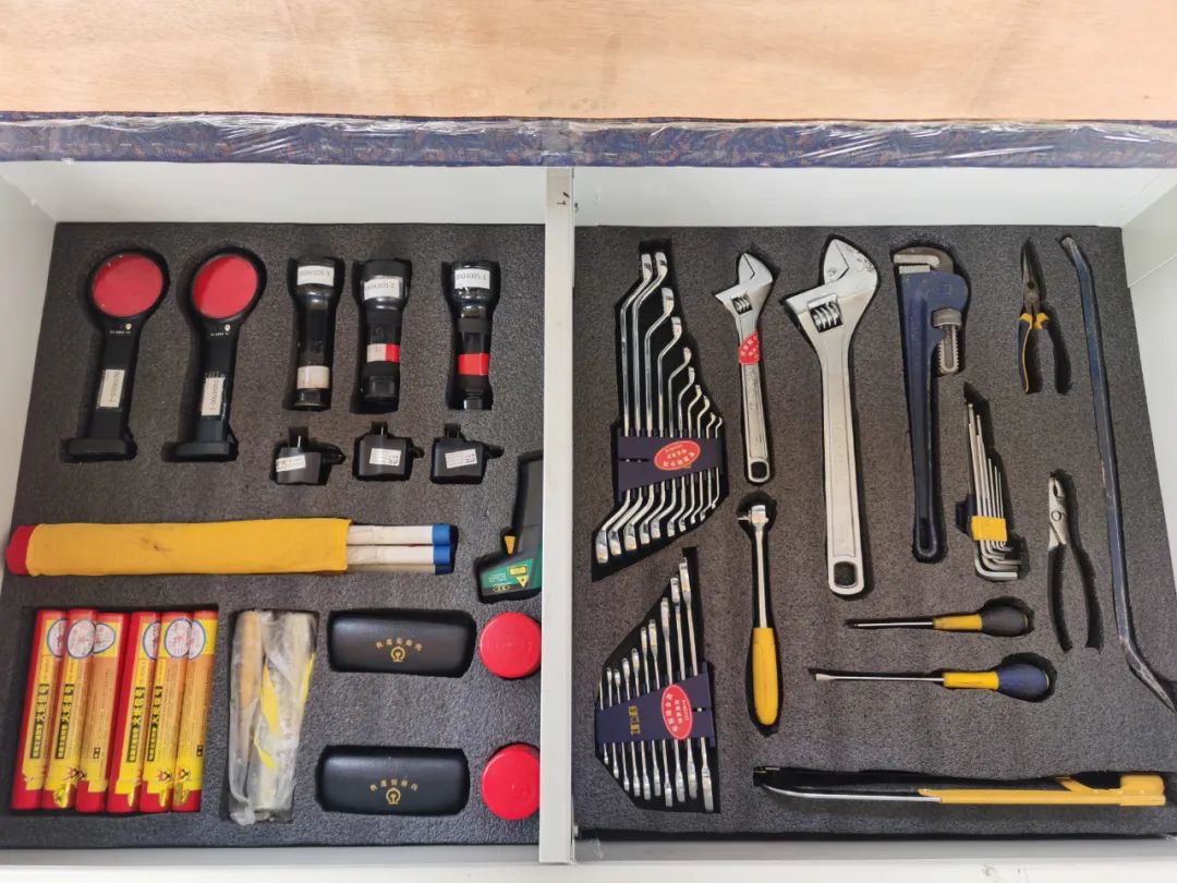 职工们自觉养成了定置摆放工具,物品的好习惯