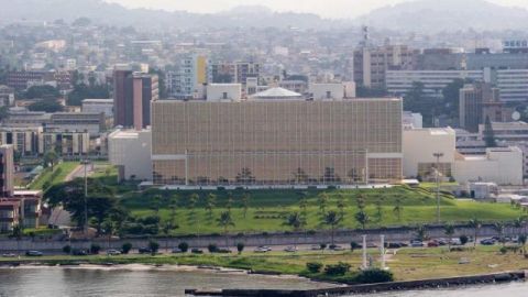 非洲大陆|在非洲最富庶国家，这家只有门诊的医院为何最受欢迎？