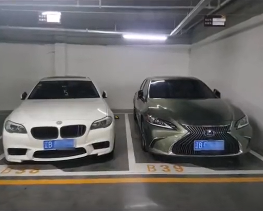 车位|车库里这辆车总是斜着停放，背后原因太暖了