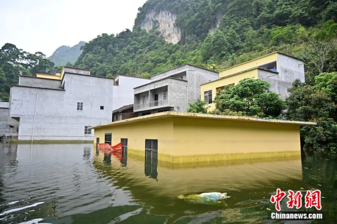 『』怪事！明明最近没下雨，广西这小山村咋被大水淹了？