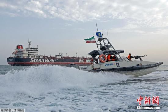 当地时间7月21日，伊朗公布之前扣押的悬挂英国国旗油轮的最新画面。
