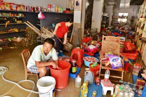 洪水|图记｜固镇镇遭遇洪水的6天6夜后居民返回清理家园