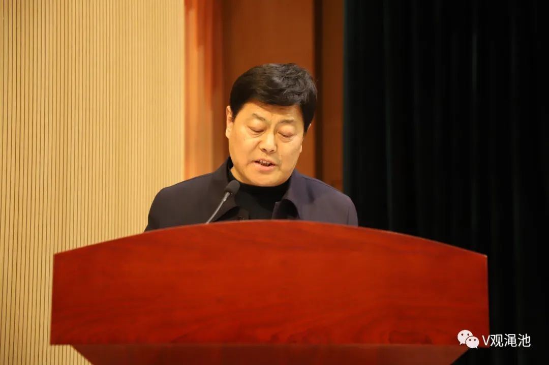 健康"示范县创建工作《表彰决定》;县委常委,常务副县长王凤杰传达省