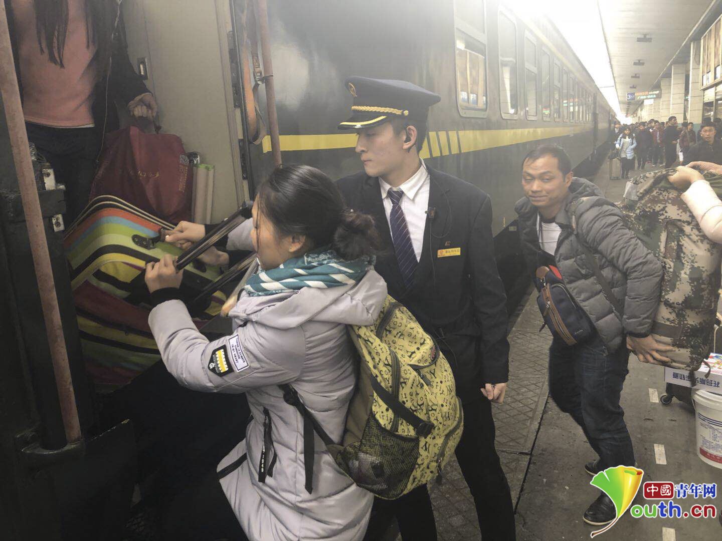 重庆客运段多举措保证春运平安 返乡乘客心里更舒坦