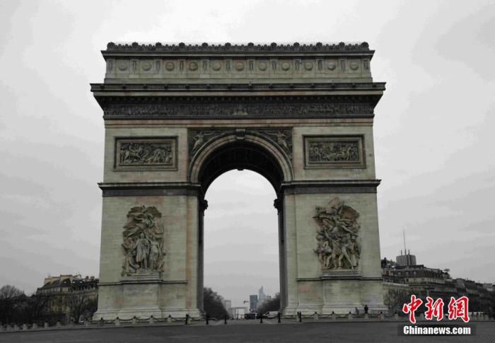 「特朗普」《纽约时报》：新冠危机不断升级，美国正进一步后退