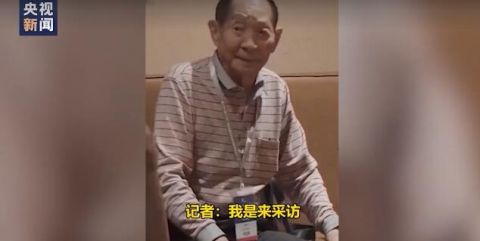 袁隆平|太暖了！袁隆平身体疲惫拒绝采访 听到学生要合影立刻起身