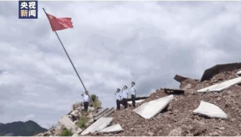 山体滑坡|山体滑坡废墟上，这场庄严的仪式让人动容