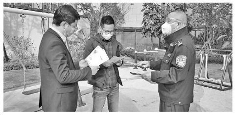 『林强』排在通话记录第一位的“片儿警”