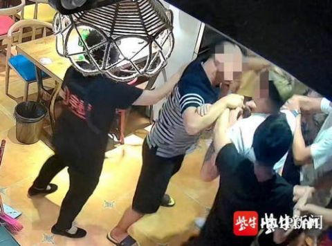 法制|烤吧内酒后互殴 7名男子被警方拘留