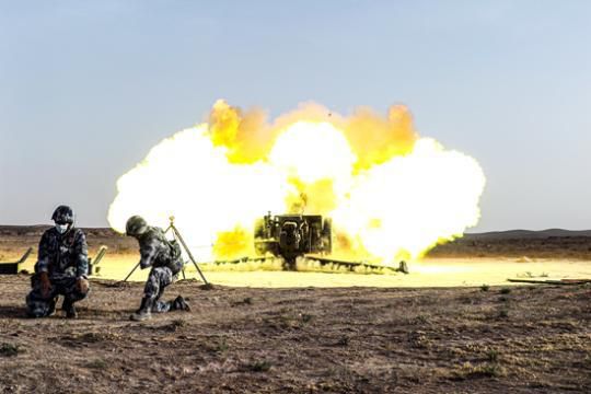 陆军中国00后新兵鏖战西北大漠：真正感受到了战场氛围