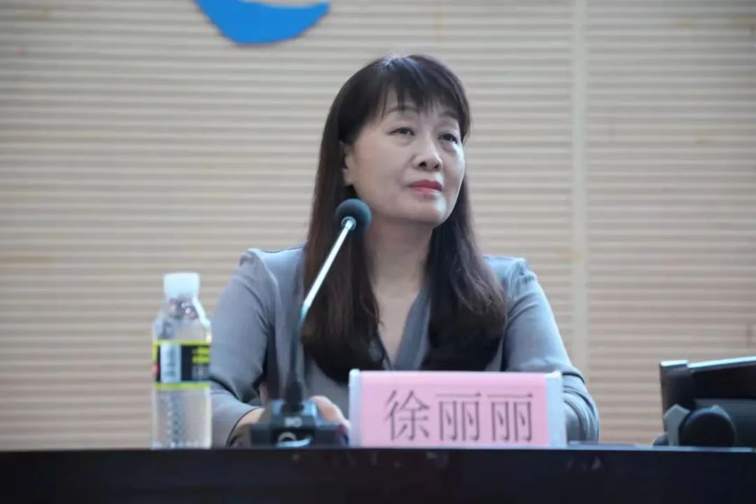 招生办公室主任徐丽丽授牌仪式现场与会人员合影华中师范大学琼中附属