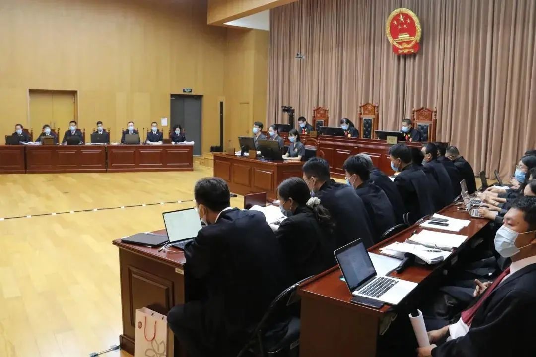 法律|黑老大出狱近百辆豪车护送，一查，31人涉黑受审