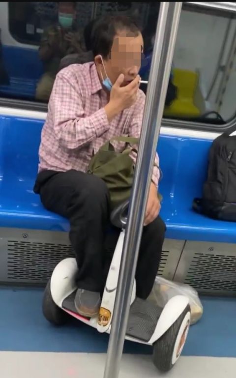 |警探号丨北京地铁一男子吸烟被举报警方：拘留！
